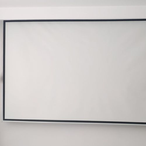 Zawieszam rzutniki i projektory